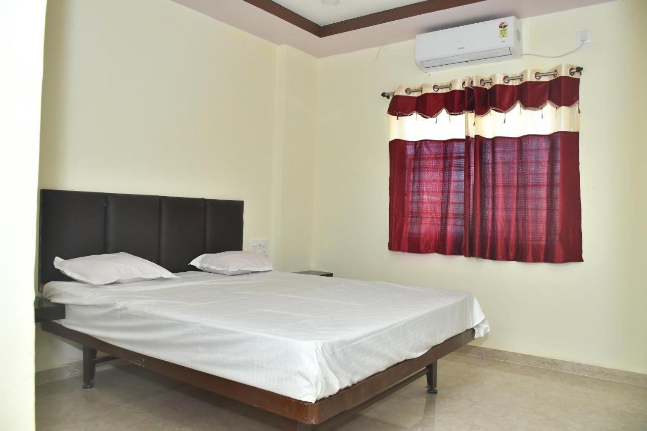 Hotel Kalika Residency Akalkot Luaran gambar