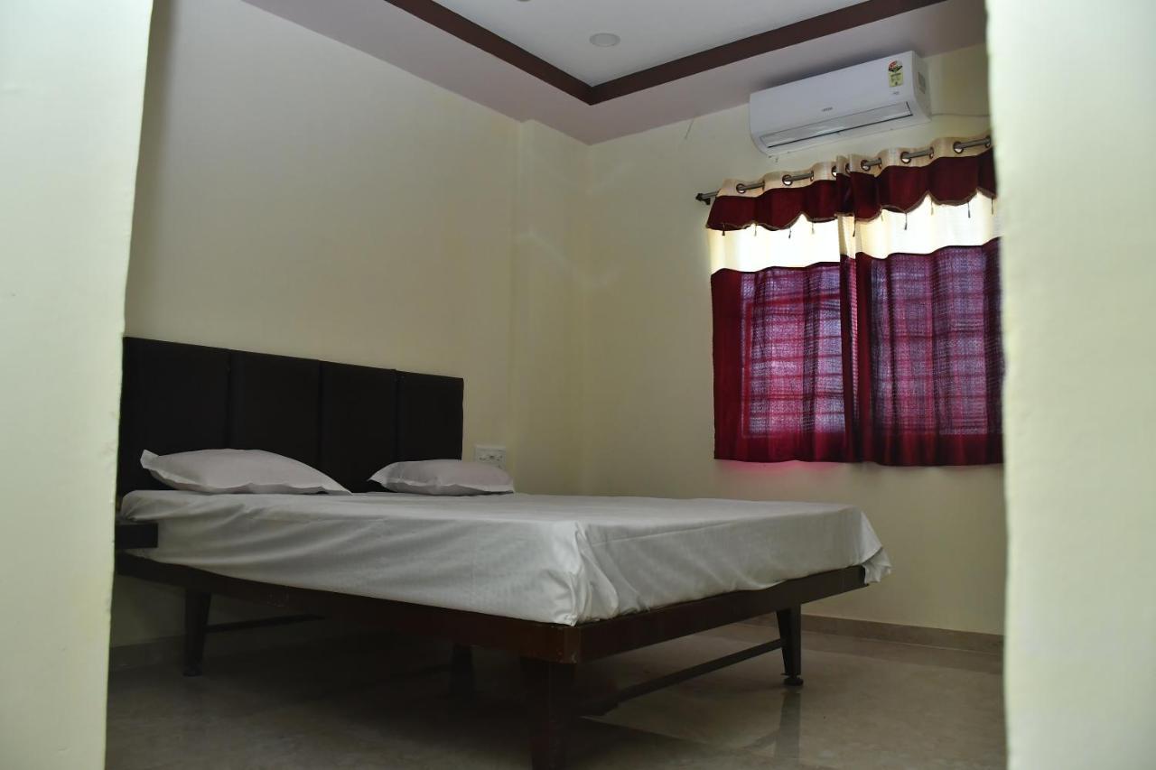Hotel Kalika Residency Akalkot Luaran gambar