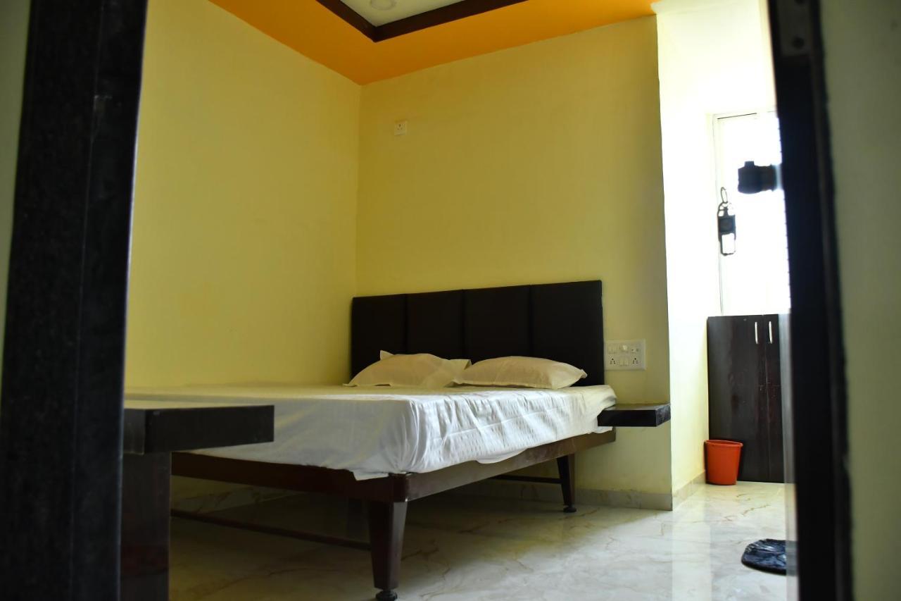 Hotel Kalika Residency Akalkot Luaran gambar