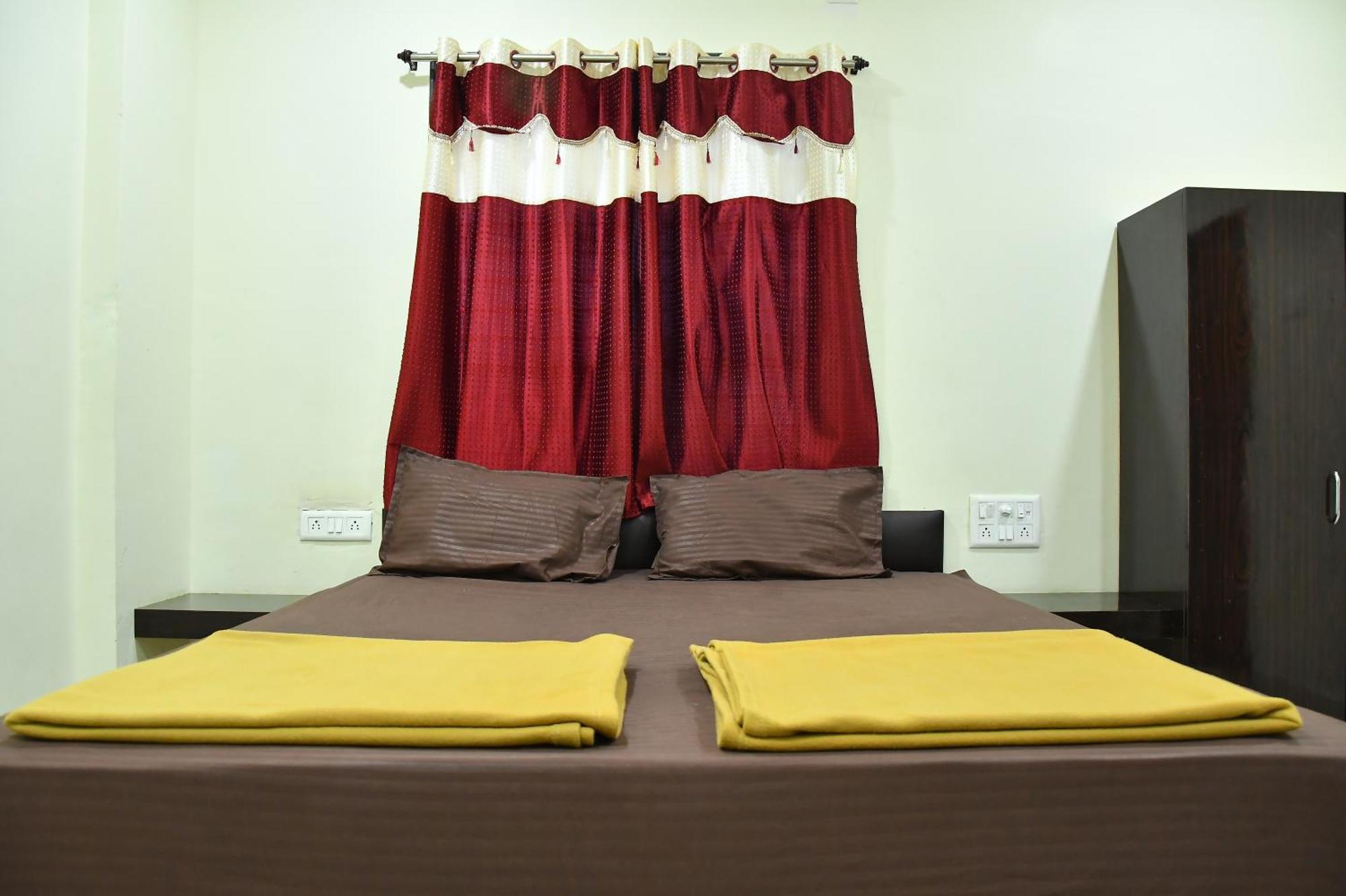 Hotel Kalika Residency Akalkot Luaran gambar